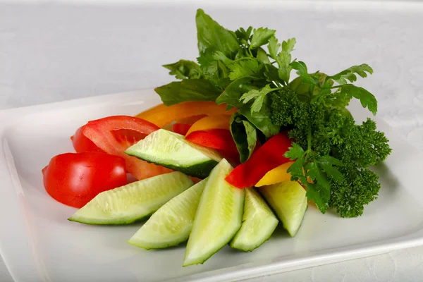 Legumes Fatiados Tomate Pepino Pimenta Ervas — Fotografia de Stock