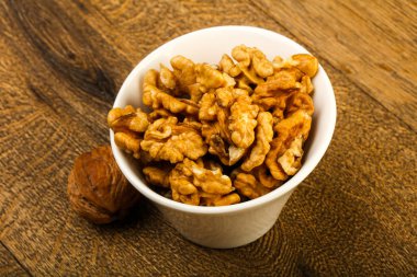 Kase üzerinde ahşap arka plan açık ceviz 