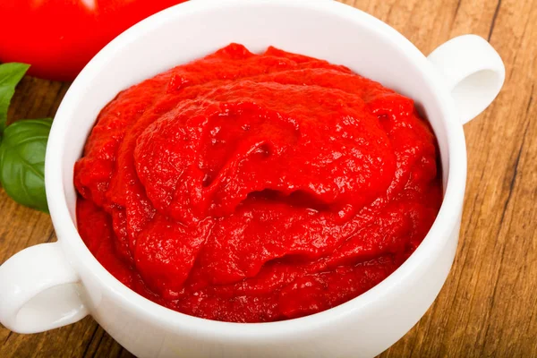 Pasta Pomodoro Con Foglie Basilico Fondo Legno — Foto Stock