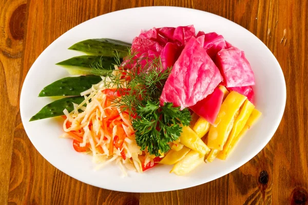 Pickked sebze - lahana, biber, salatalık