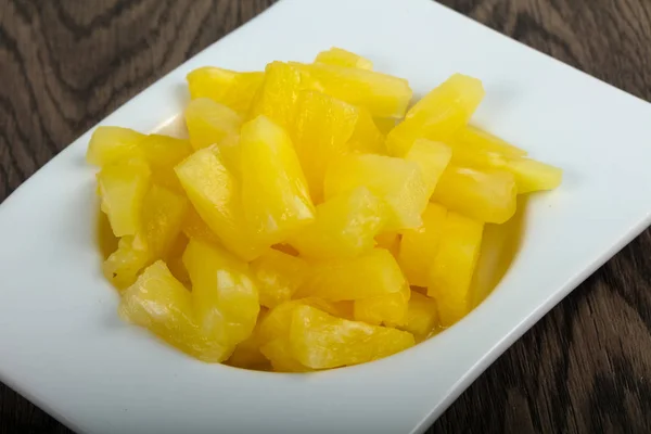Canned pineapple in the bowl