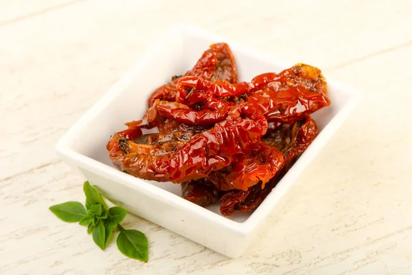 Dried Tomatoes Olive Oil Basil Leaves — Stock Photo, Image