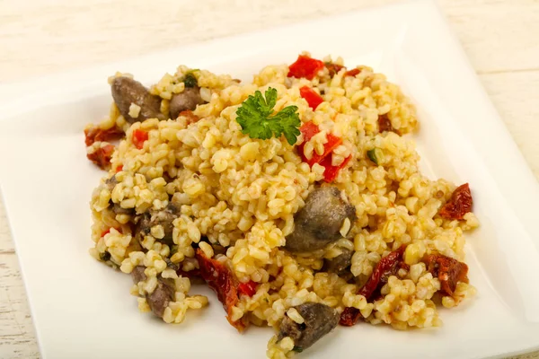 Bulgur Con Cuori Pollo Pomodori Secchi — Foto Stock