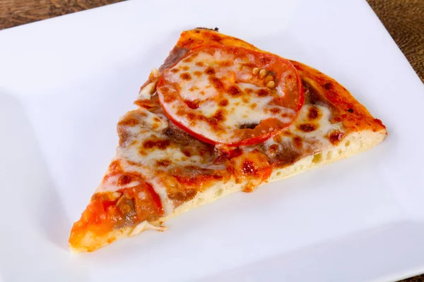 Pizza Wołowiny Serem Pomidorem — Zdjęcie stockowe