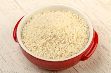 Çiğ pirinç yığın kase - yemek için hazır