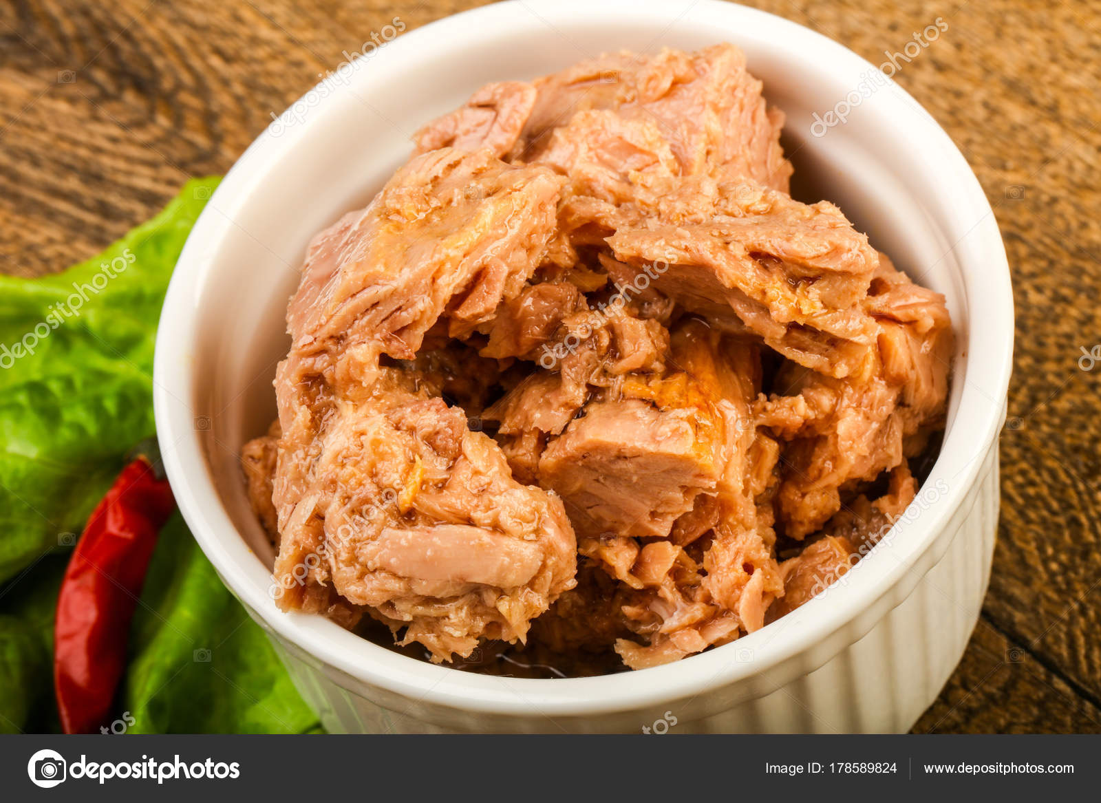 Canned Tuna Fish Bowl Ready Cooking — Stock Photo © AndreySt 178589824