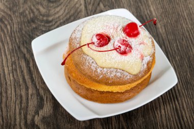 Kiraz ve shugar tozu ile gözleme