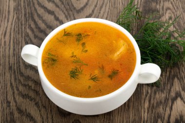 Somon Balık Çorbası ahşap arka plan üzerinde