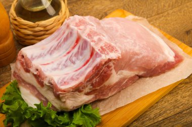 Pişirme için çiğ domuz eti