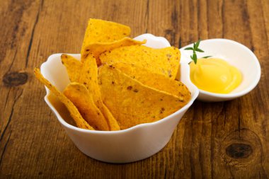 Nacho peynirli sos ile