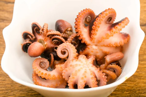 Boiled Baby Octopuses Salad Leaves — Stock Photo, Image