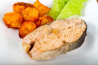 Kekik ile haşlanmış somon