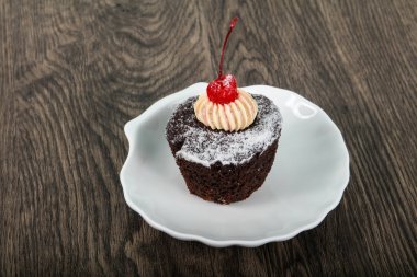 cherry ile çikolatalı kek