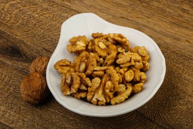 Kase üzerinde ahşap arka plan açık ceviz