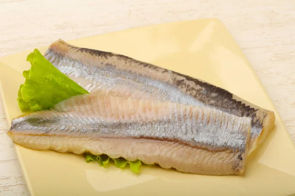 Ringa balığı filetosu için hazır üzerinde yemek ahşap arka plan üzerinde