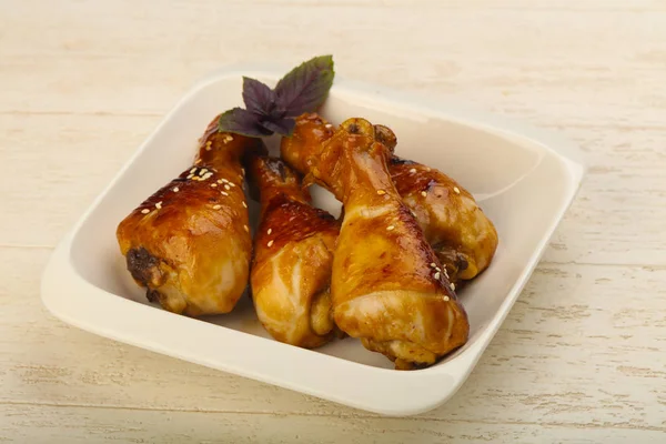 Teriyaki Frito Pernas Frango Com Sementes Gergelim — Fotografia de Stock