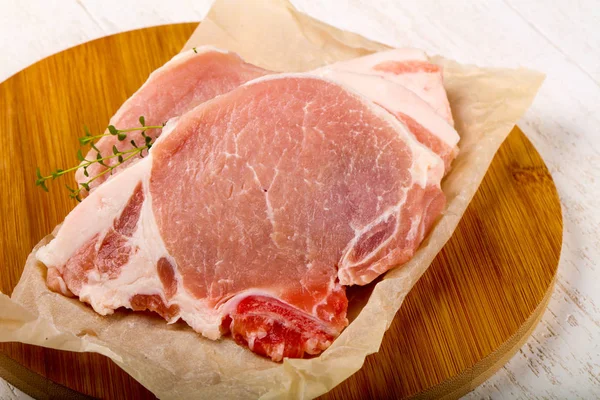 Rohes Schweinesteak Mit Thymian Zum Kochen Bereit — Stockfoto