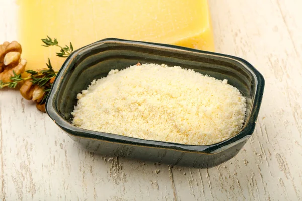 Montón Queso Rallado Parmesano Con Nueces Tomillo — Foto de Stock