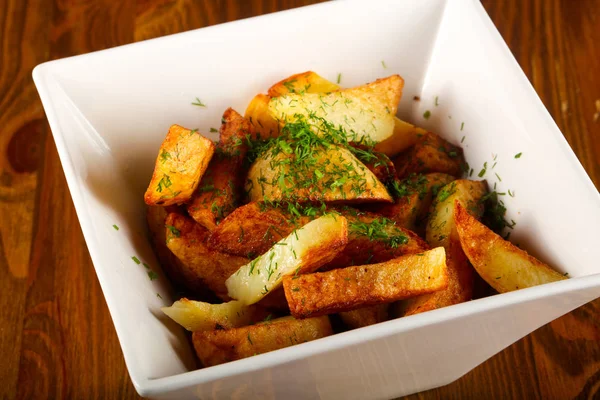 Dereotu ile kızarmış patates