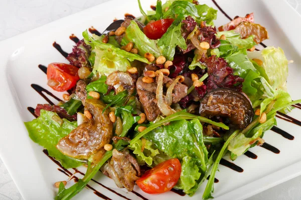 Domuz Eti Izgara Sebze Salatası — Stok fotoğraf