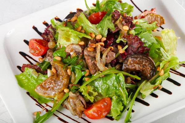 Salada Com Porco Legumes Grelhados — Fotografia de Stock