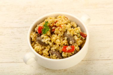 Tavuk kalbi ve kuru domatesli bulgur.