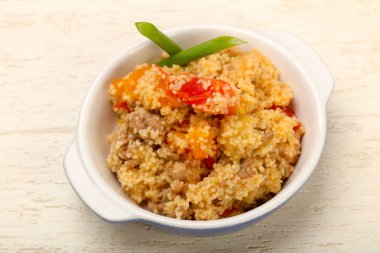 Etli ve sebzeli kuskus.