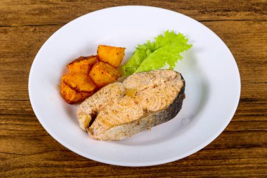 Kekik ile haşlanmış somon