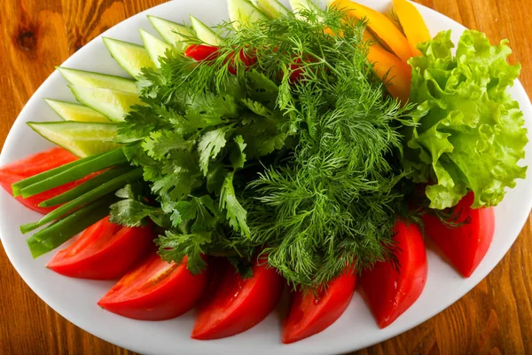 Lanche Verduras Tomate Pepino Cebola Pimentão Ervas — Fotografia de Stock