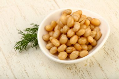 Dereotu şubesi ile kasede beyaz börülce