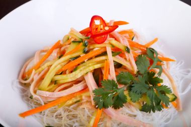 Salata vith şehriye, pastırma ve sebze