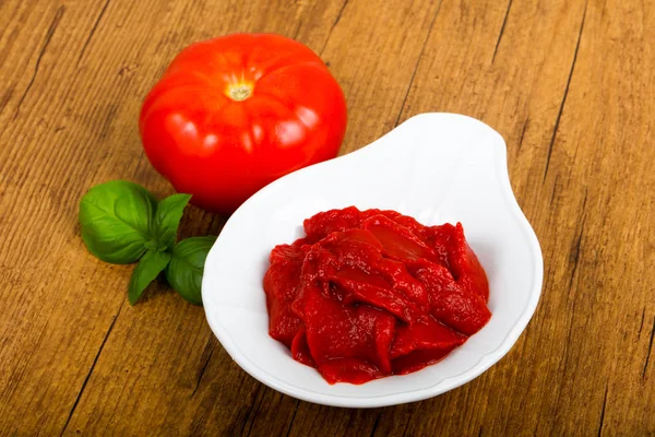 Pasta Pomodoro Con Foglie Basilico Fondo Legno — Foto Stock