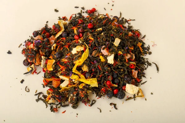 Aroma çay yığın meyve, meyveler ve otlar ile