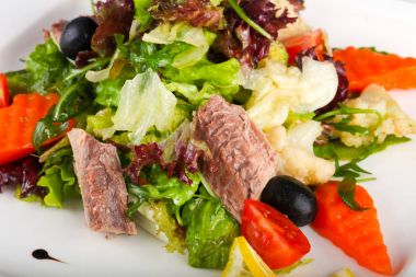 skyline van atlanta (Georgia)ton balıklı salata sebze ile