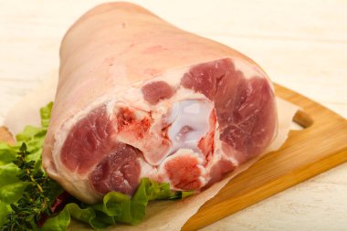Ham yağ domuz diz yemek pişirmek için hazır