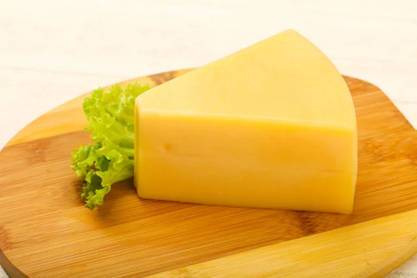 Queso Parmesano Con Hojas Ensalada Sobre Fondo Madera —  Fotos de Stock