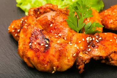 Susam Teriyaki uyluk