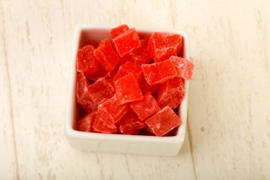 Kuru papaya yığın ahşap arka plan üzerinde