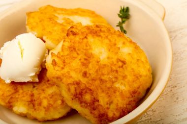 Pirinç göğsü krema sos ve kekik ile