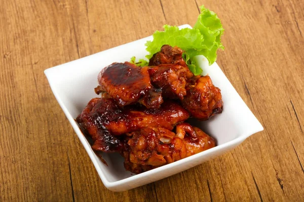 Teriyaki soslu tavuk kanadı.