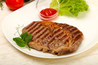 Soslu ızgara kaburga eti