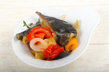 Buğulanmış sebze - patlıcan, domates, biber ve kabak