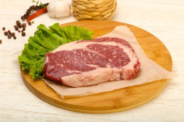 Pirzola pişmeye hazır.