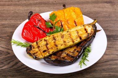 Izgara sebze - patlıcan, kabak ve Biberiye Biber