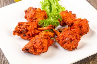 Hint geleneksel mutfak - tavuk lolipop baharatlar ile