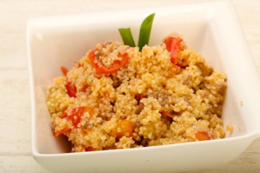 Etli ve sebzeli kuskus.