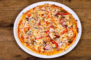 Sığır eti peynir ve soğan pizza