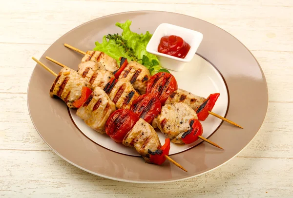 Izgara hindi şiş domates ve biber ile