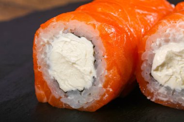 Yumuşak peynir ile Somon roll