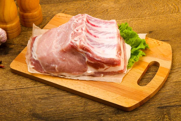 Pişirme için çiğ domuz eti